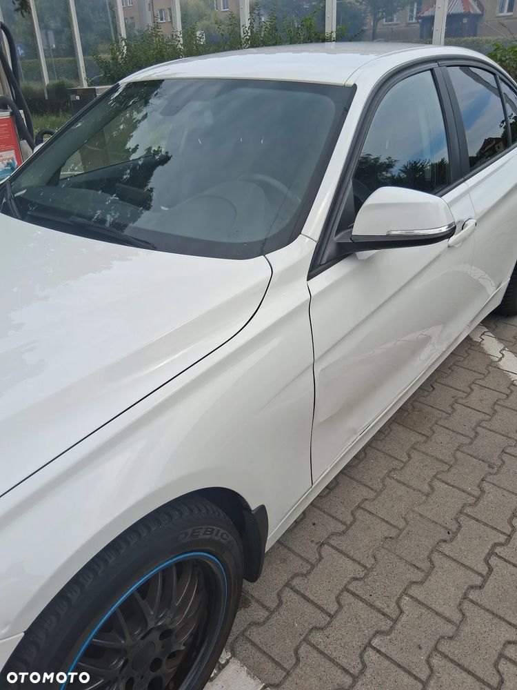 BMW Seria 3 328i xDrive - 14
