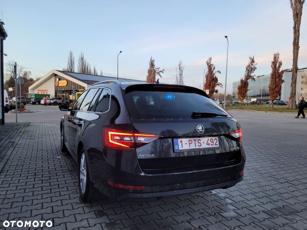 Skoda Superb 2.0 TDI Style - 8