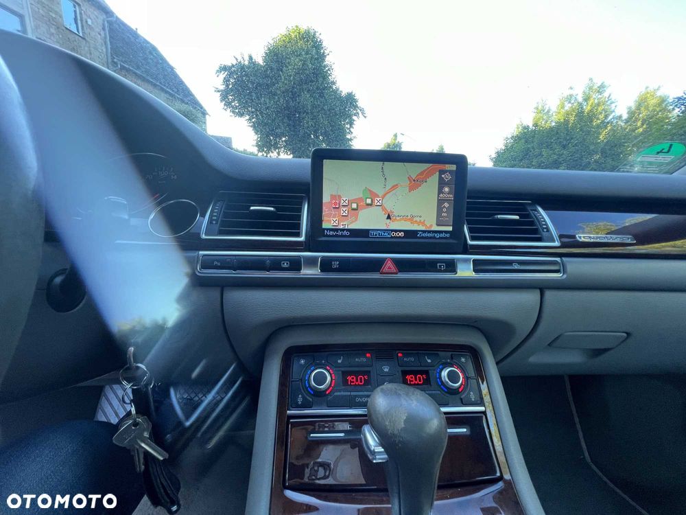 Audi A8 - 4
