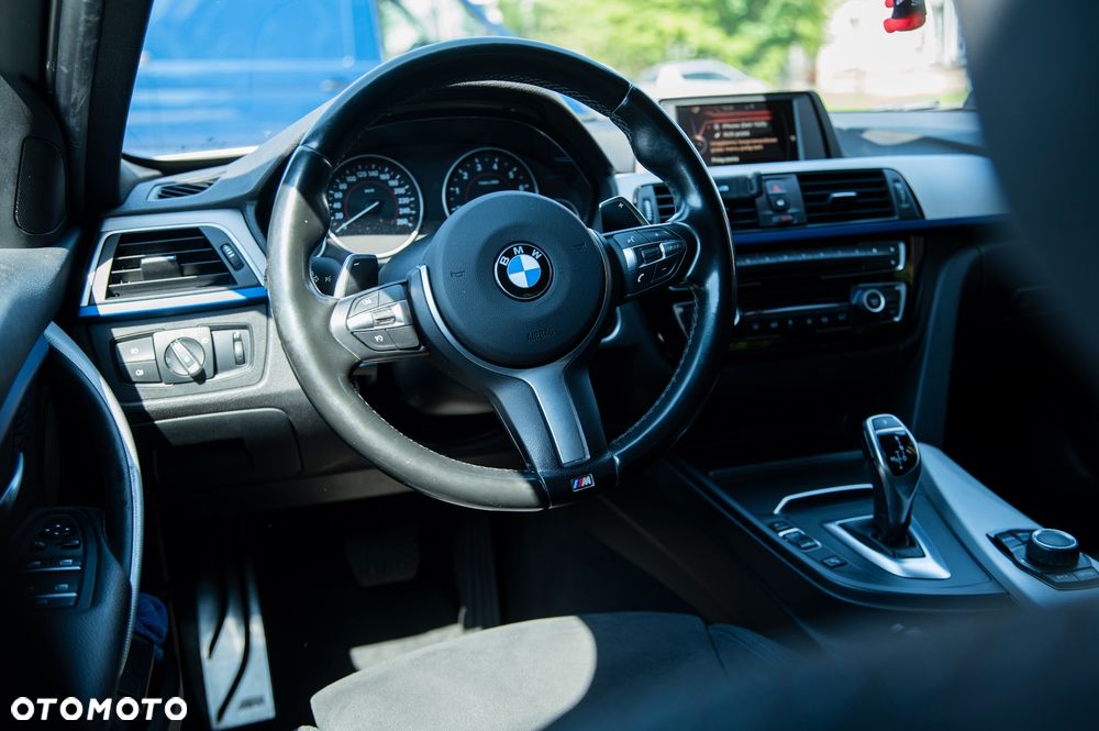 BMW Seria 3 330i xDrive M Sport - 6