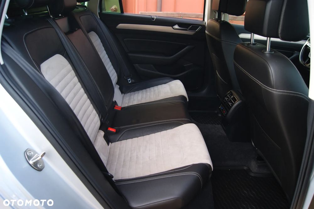 Volkswagen Passat 1.6 TDI SCR DSG Business - 29