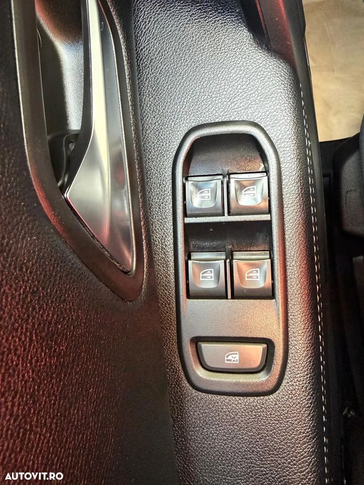 Dacia Duster 1.6 SCe 4WD Prestige jante 17" - 28