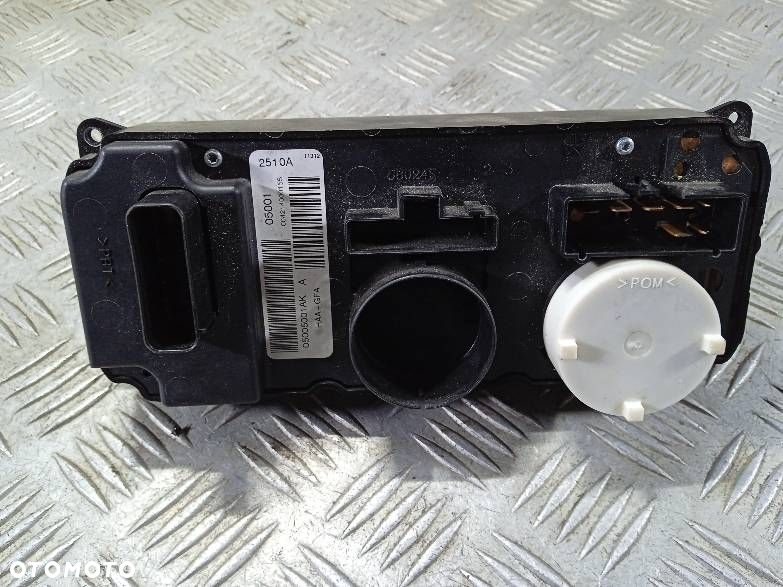 PANEL NAWIEWU KLIMATYZACJI CHRYSLER VOYAGER - 2