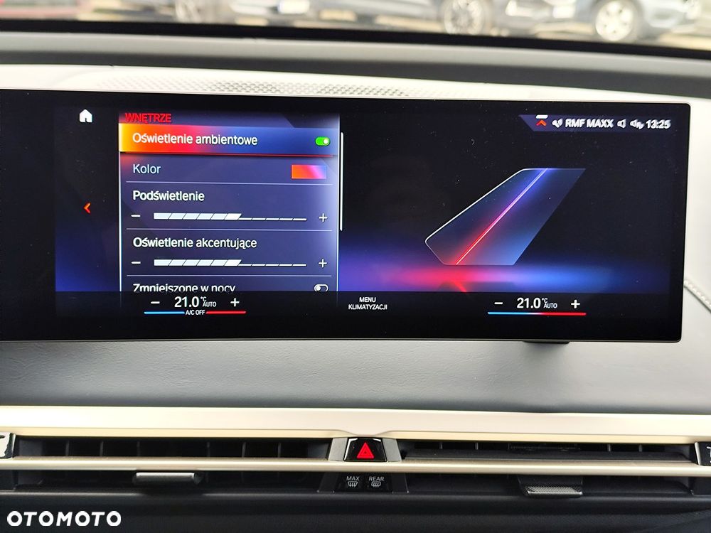 BMW iX xDrive40 76.6kWh Signature - 23