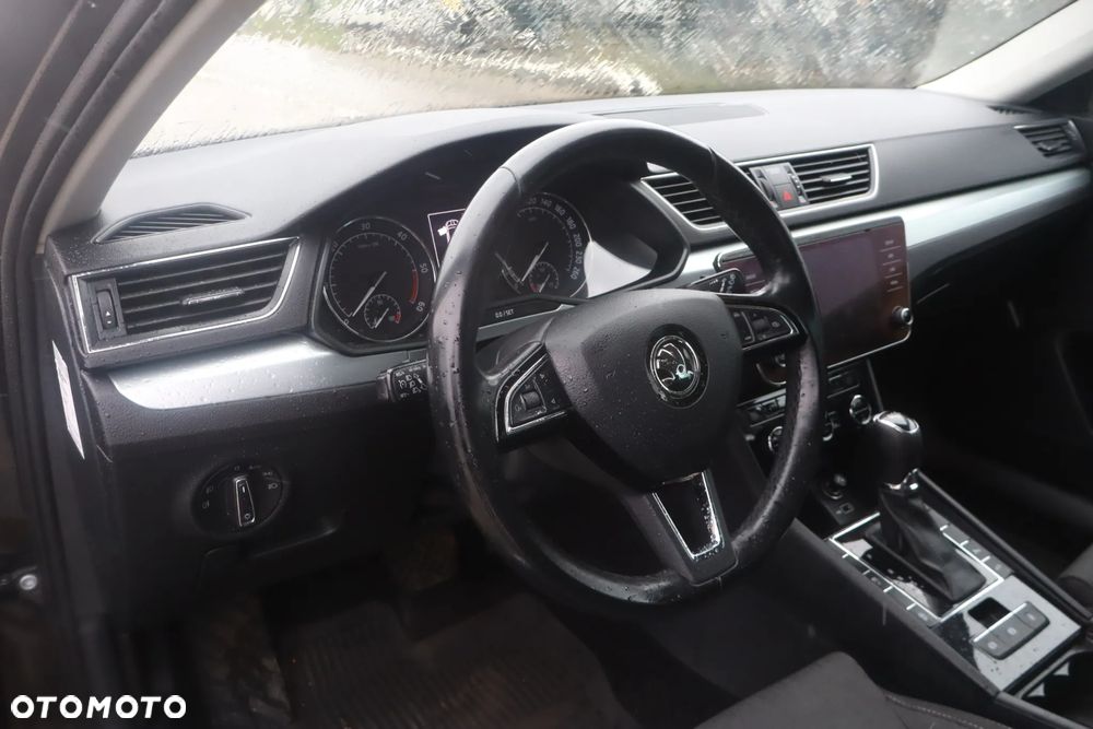 Skoda Superb 2.0 TDI Sportline DSG - 10