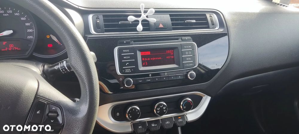 Kia Rio 1.2 Attract - 12