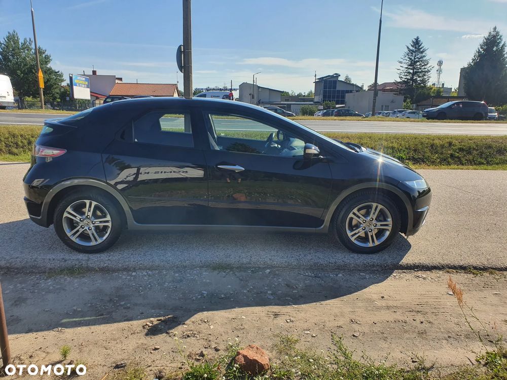 Honda Civic 1.4 i-VTEC Sport Black Edition - 4