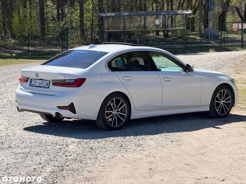 BMW Seria 3 330i Sport Line - 4