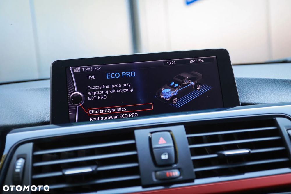 BMW Seria 3 320d DPF Edition Sport - 36