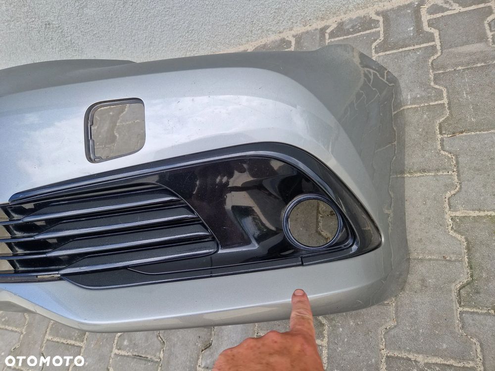 Zderzak Toyota Auris II lift 2015 - bez dziur - 8