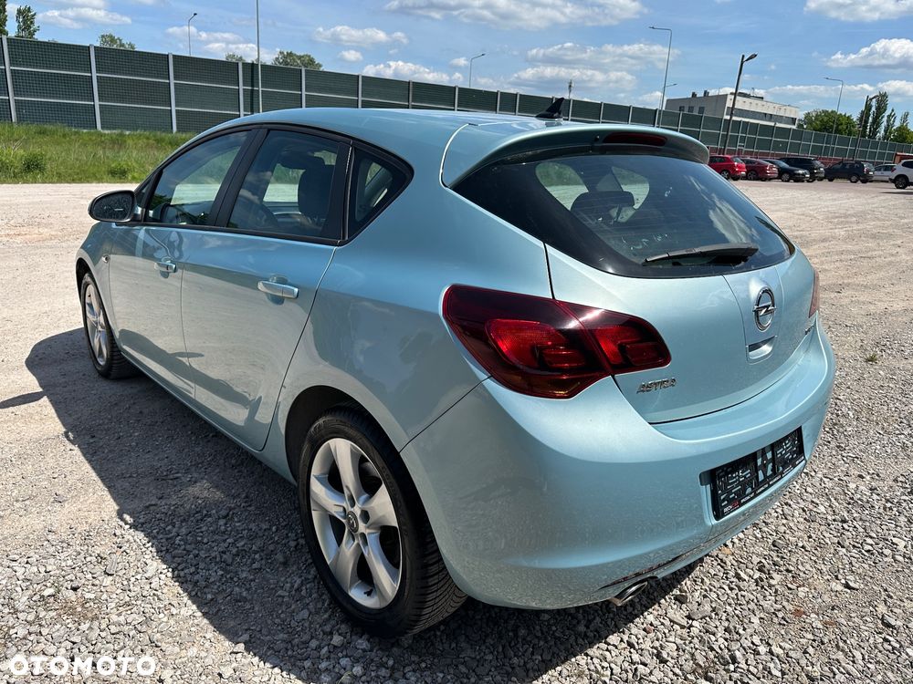 Opel Astra 1.6 Turbo Edition - 13