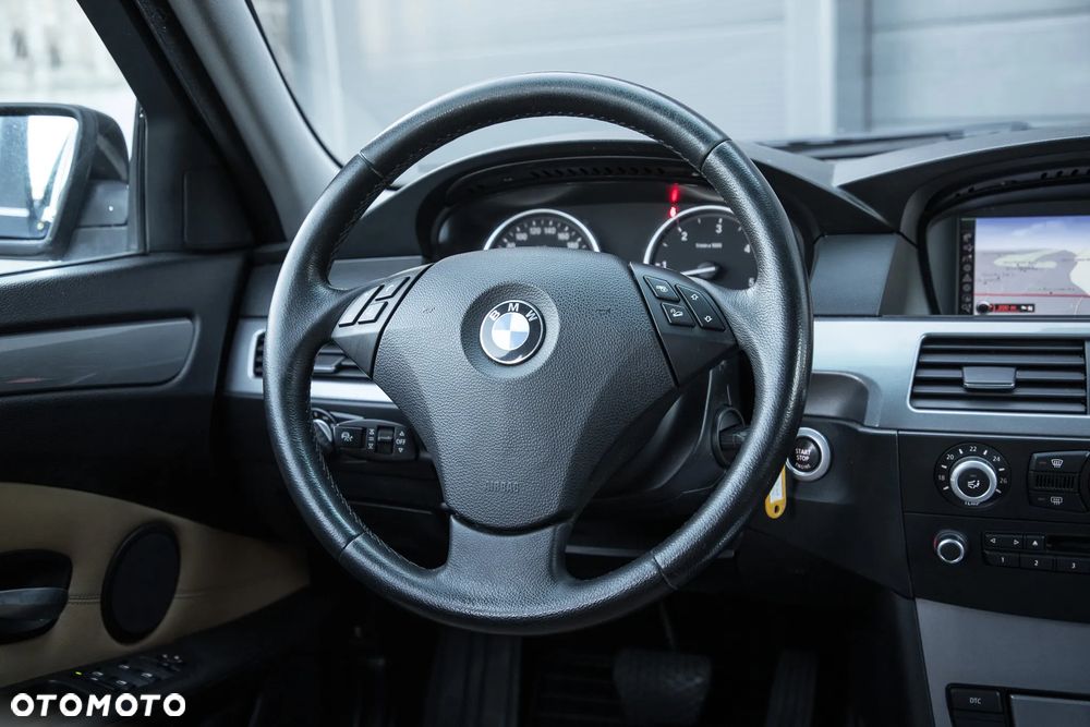 BMW Seria 5 525d xDrive Touring - 27