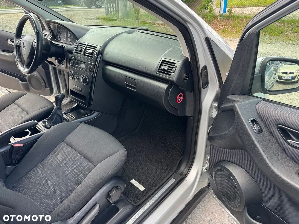 Mercedes-Benz Klasa A 160 BlueEFFICIENCY Elegance - 29