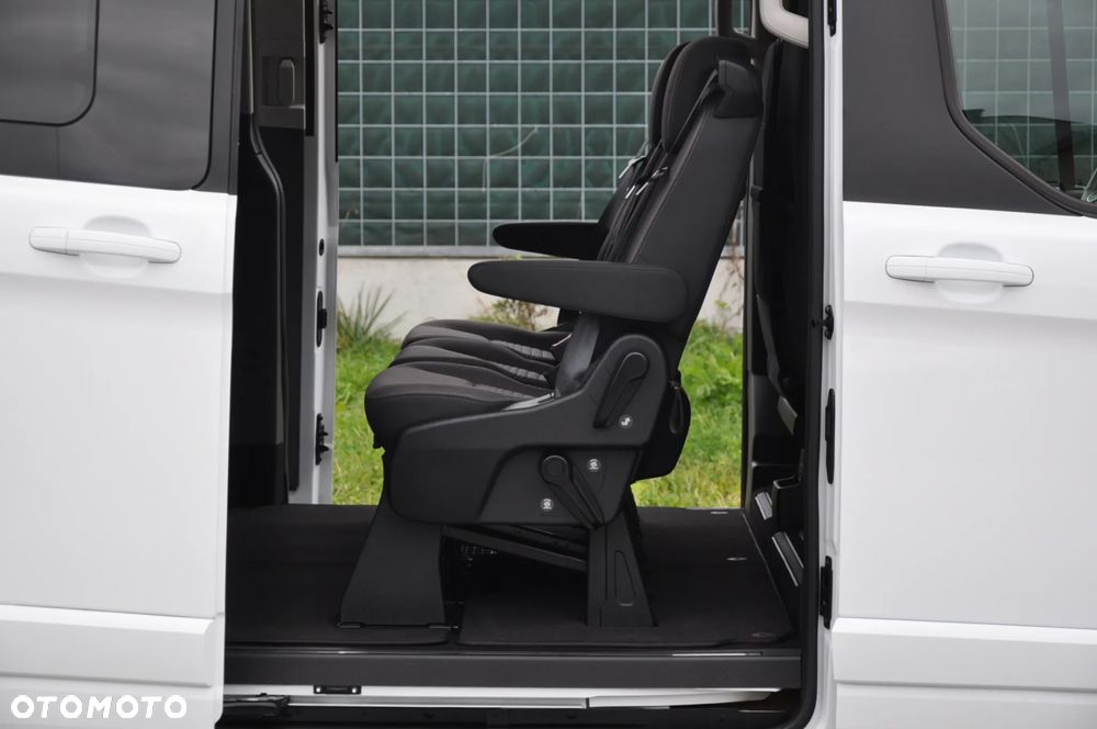 Ford Tourneo Custom - 32