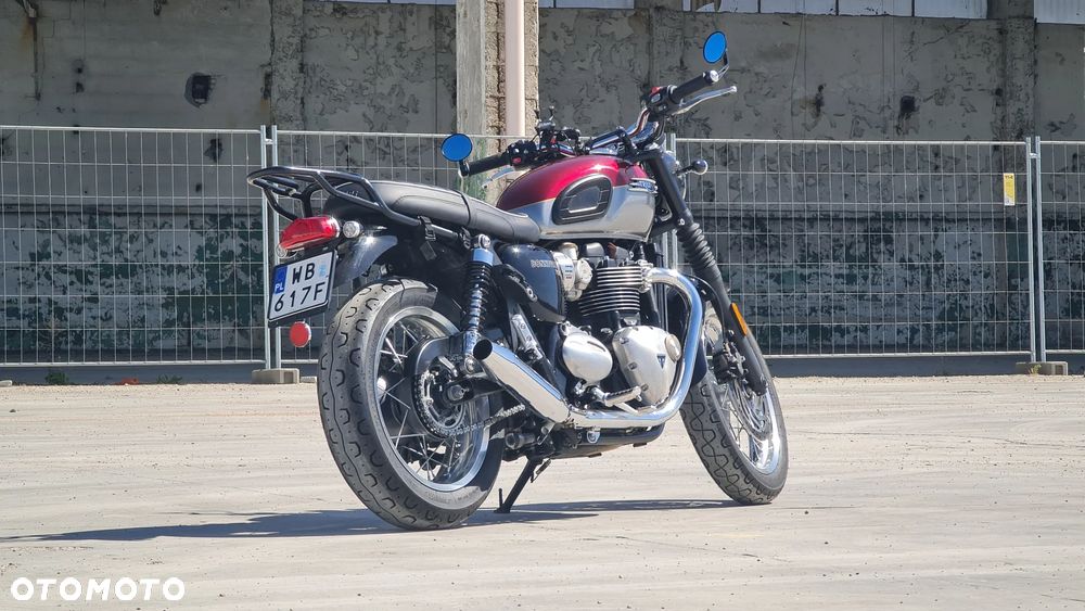 Triumph Bonneville - 4