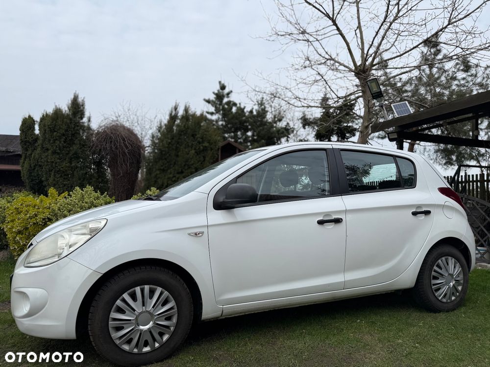Hyundai I20 2010 photo 2