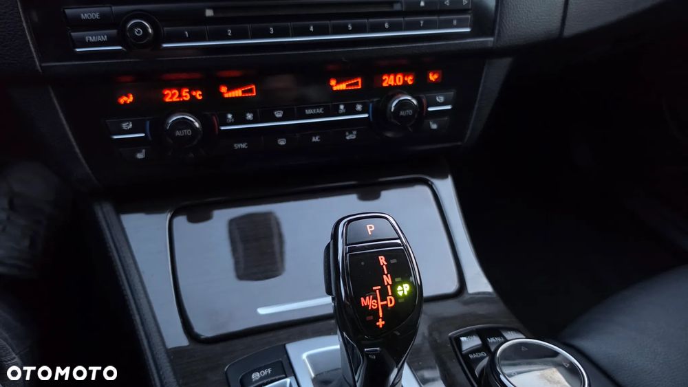 BMW Seria 5 535i Sport-Aut Luxury Line - 21