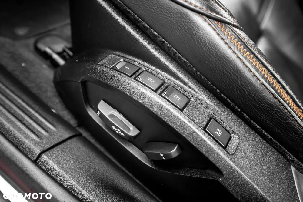 Volvo V40 Cross Country T5 AWD Geartronic Momentum - 30