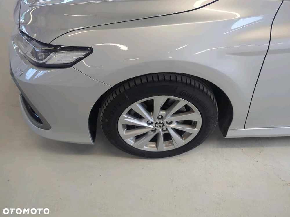 Toyota Camry - 5