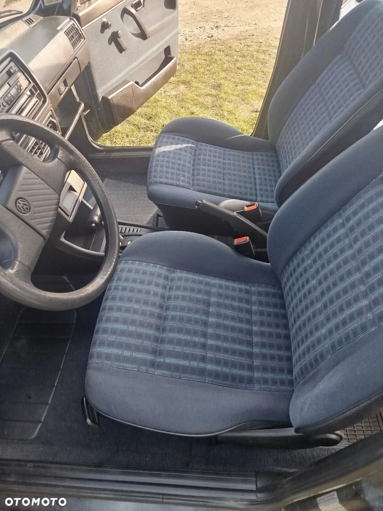 Volkswagen Golf - 22