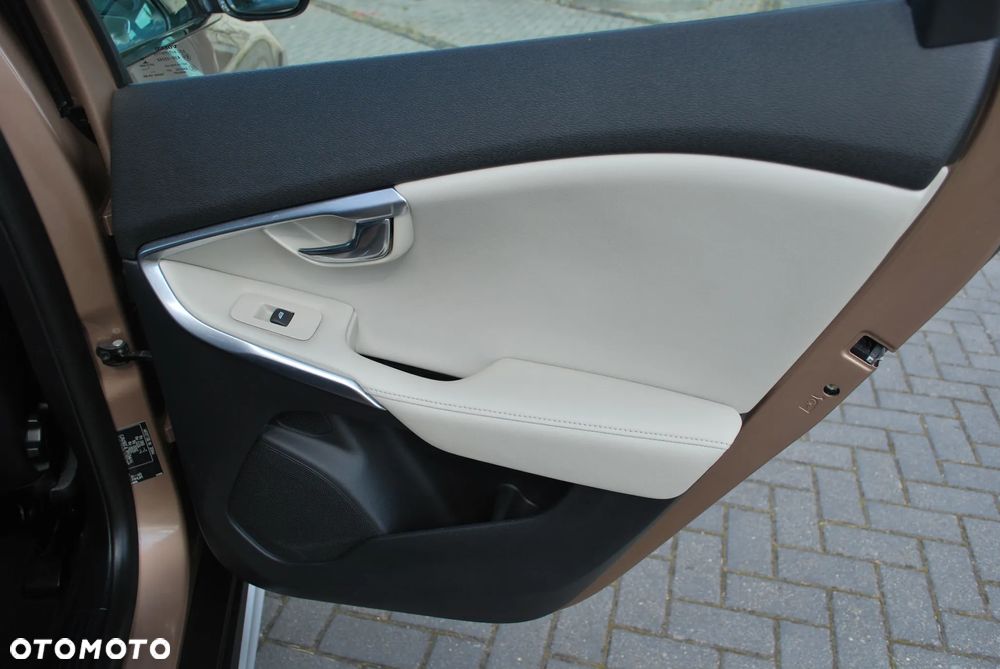 Volvo V40 Cross Country D4 Summum - 24