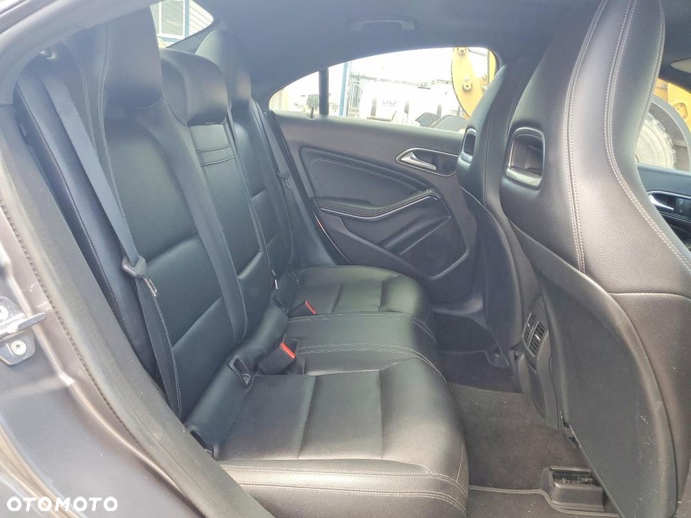 Mercedes-Benz CLA 250 7G-DCT AMG Line - 10
