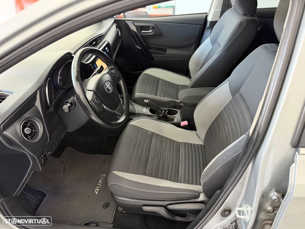 Toyota Auris 1.8 HSD Comfort +P.Sport+Navi - 10