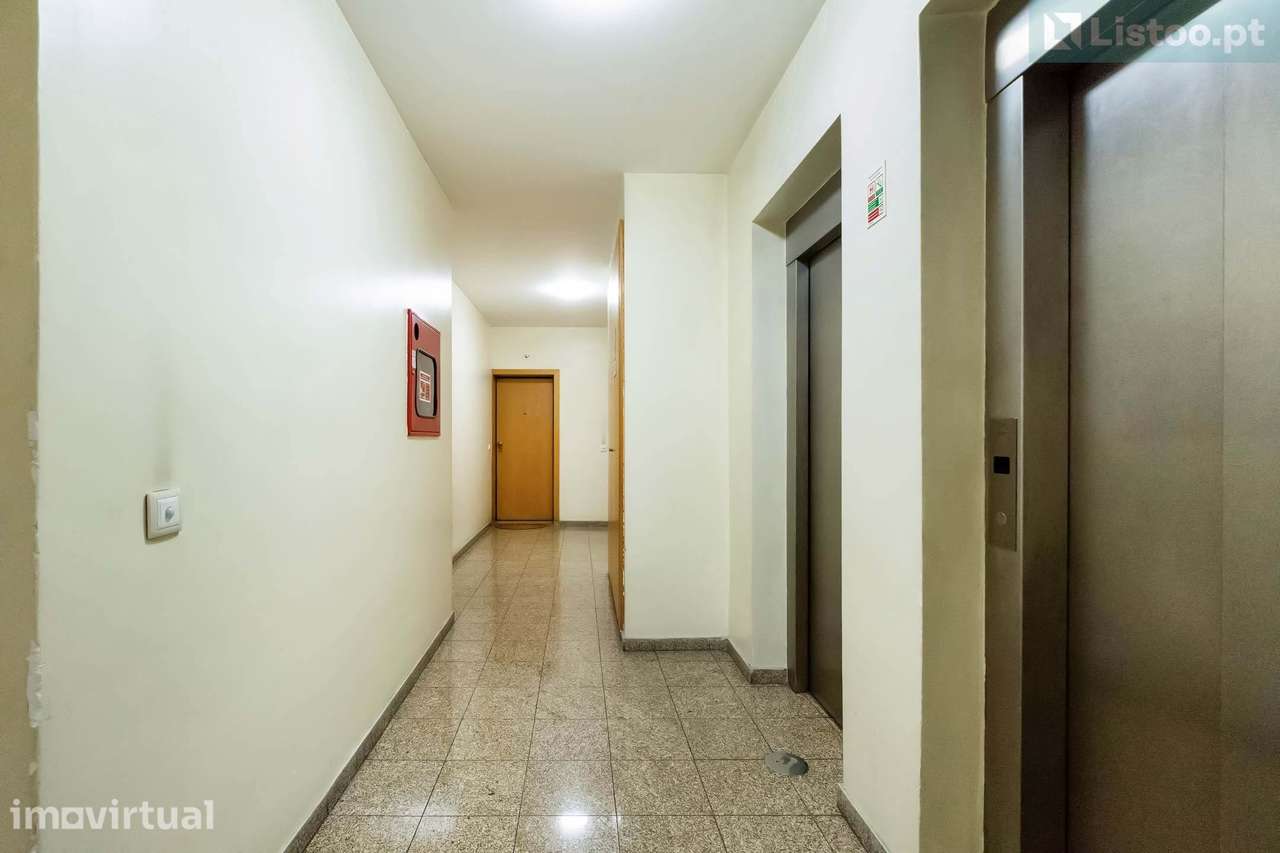 Apartamento T3 c/ Varanda e Garagem - View 3