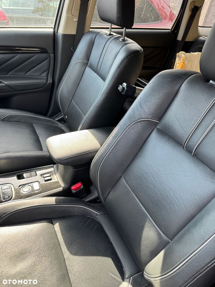 Mitsubishi Outlander 2.0 4WD - 17