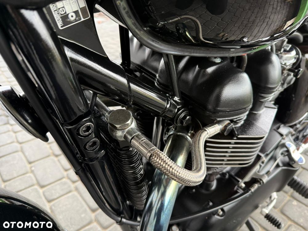 Triumph Bonneville - 9