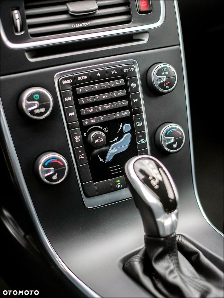 Volvo V60 Cross Country - 28