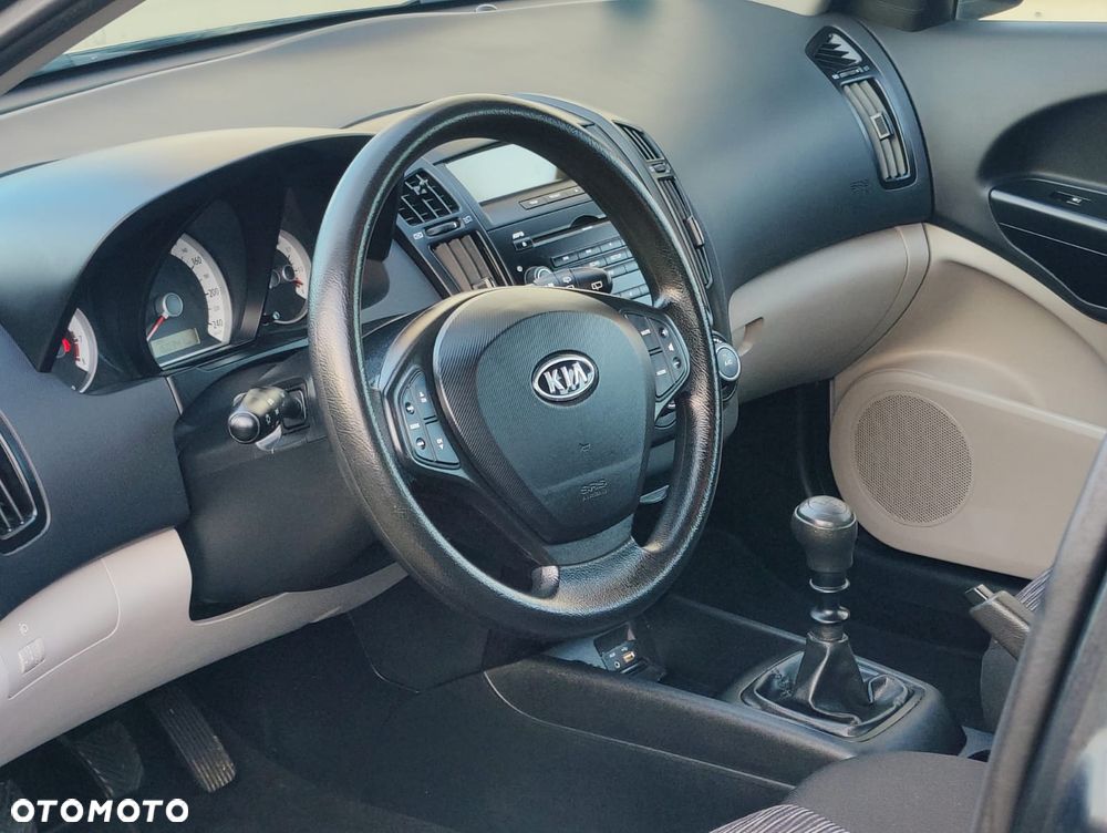 Kia Ceed 1.4 CVVT Attract - 4