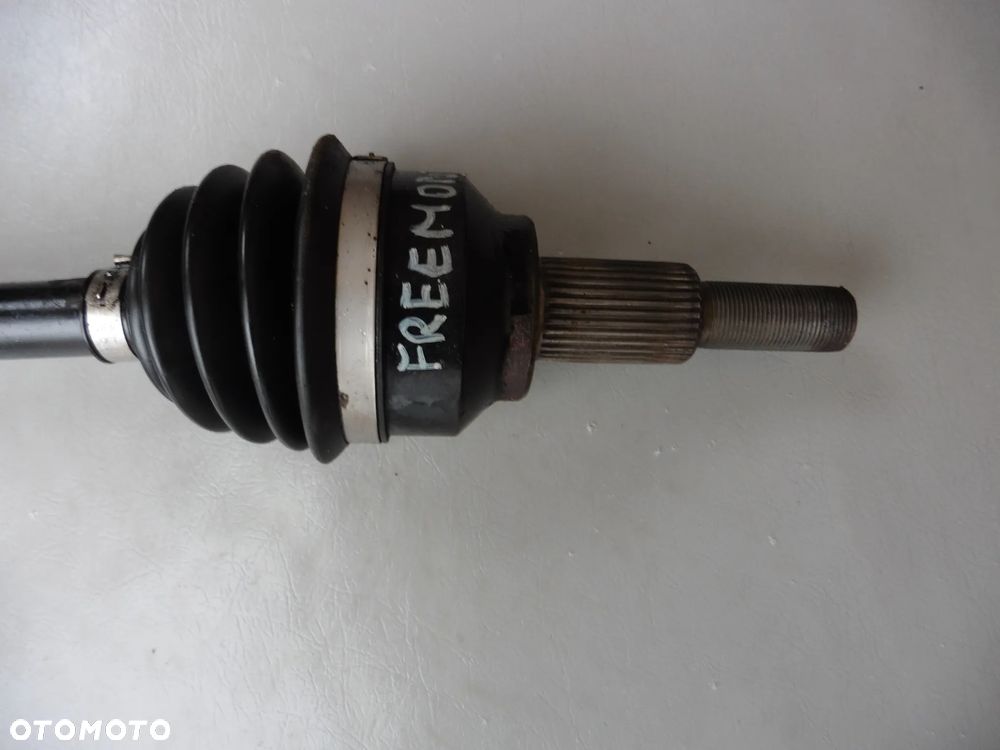 Półoś prawy tył Fiat Freemont P68193332AA - 2