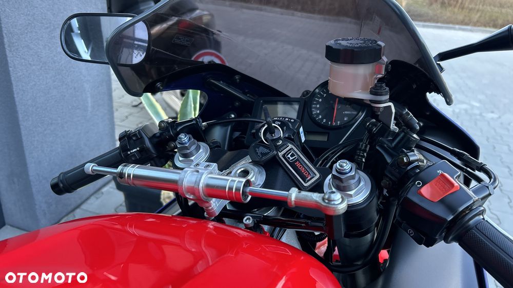 Honda CBR - 32