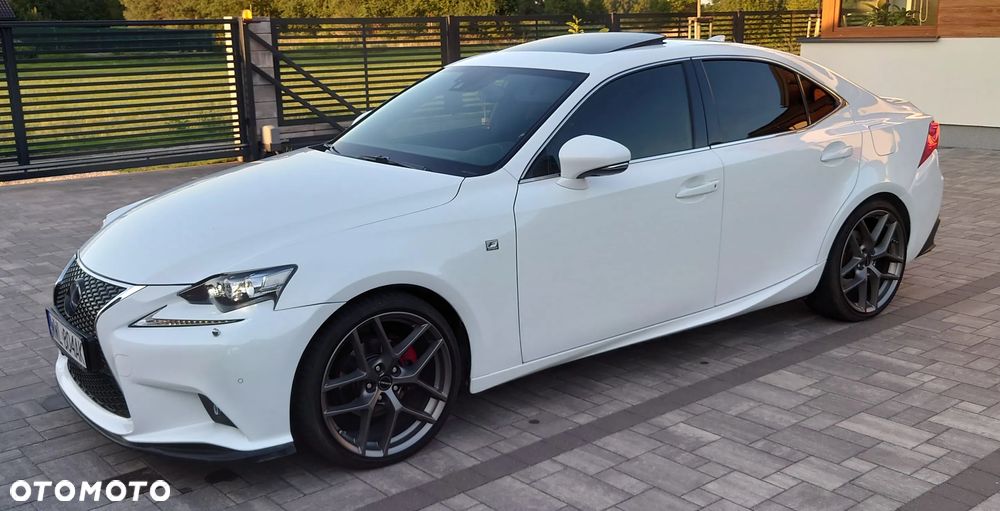 Lexus IS 300h F Sport - 1