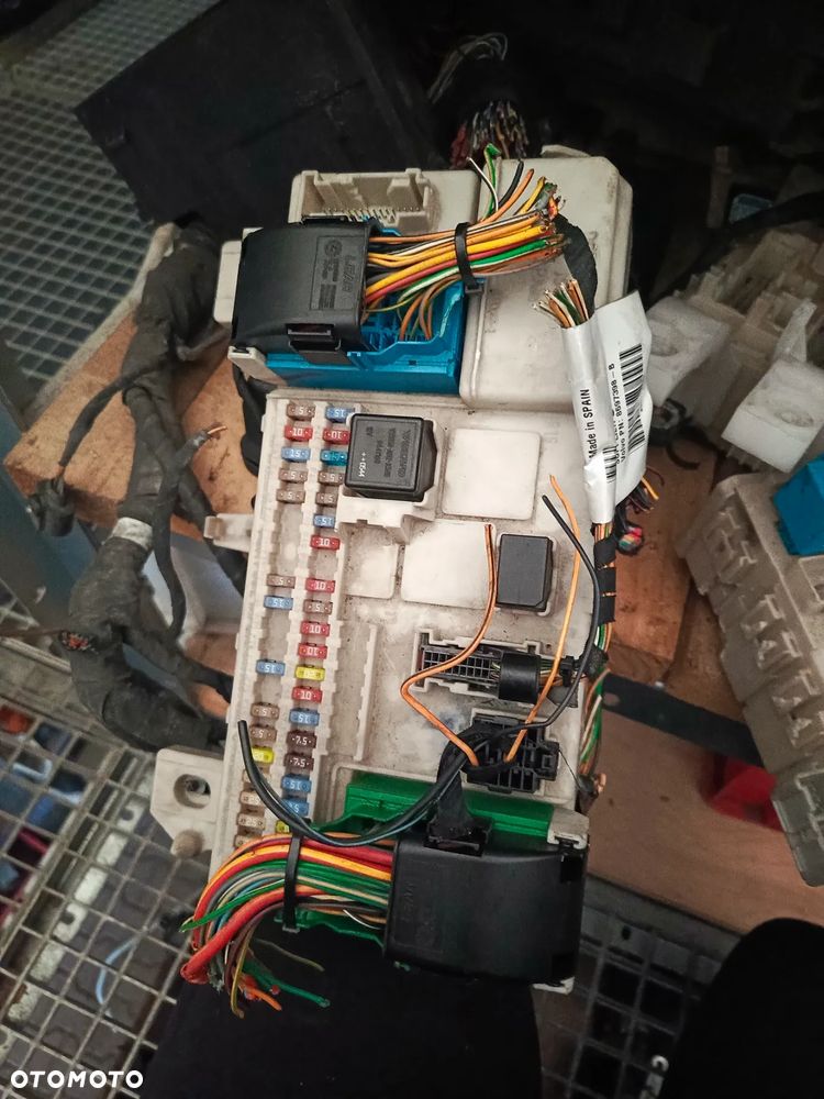 SKRZYNKA BEZPIECZNIKÓW MODUŁ BSI VOLVO V50 30728906 - 1