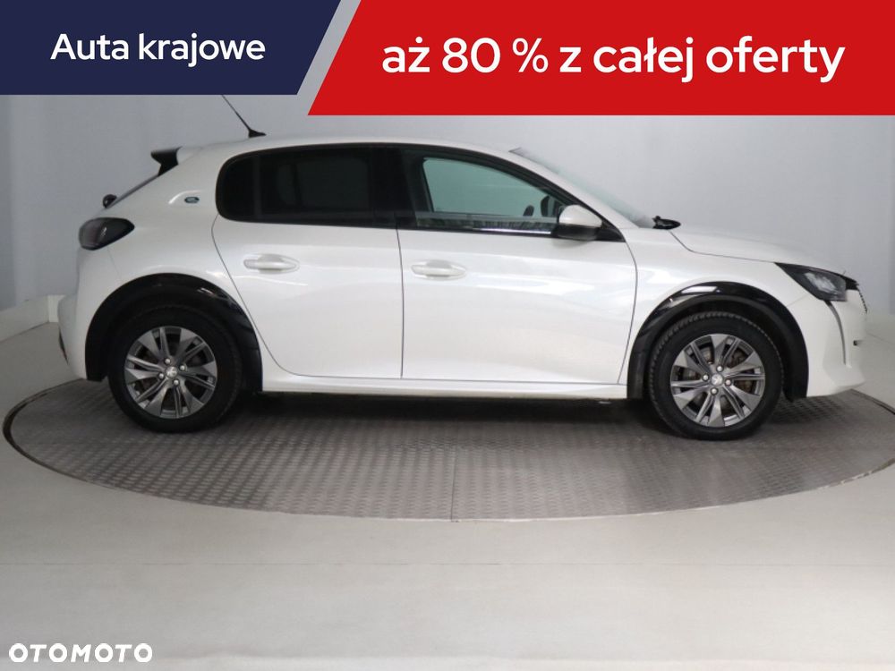 Peugeot 208 - 8