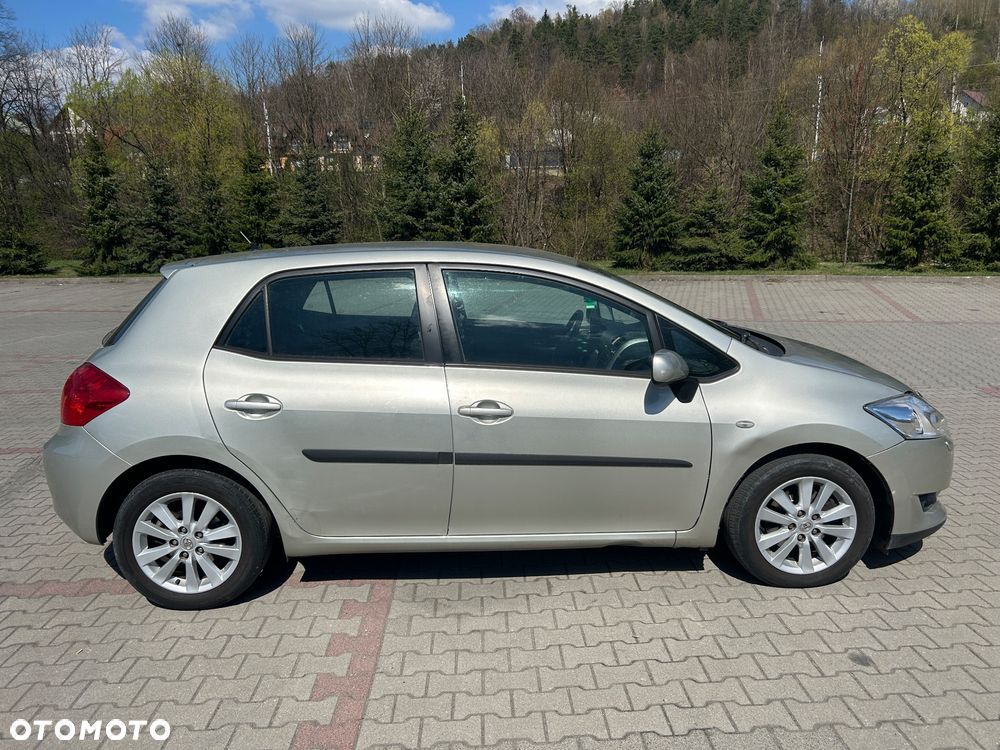 Toyota Auris 2.0 D-4D Sol - 2