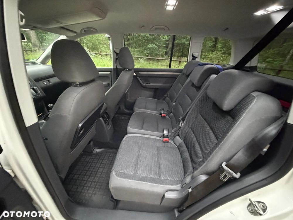 Volkswagen Touran - 13