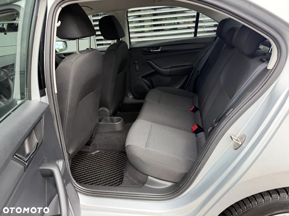 Skoda RAPID 1.6 TDI DPF Clever - 13