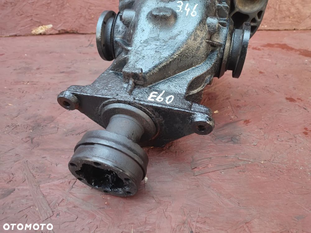 BMW E60 / E61 ORYGINALNY DYFERENCJAŁ TYŁ / DYFER / PRZEKŁADNIA TYŁ DUŻA GŁOWA O PRZEŁOŻENIU 3.46 POD SKRZYNIĘ AUTOMAT I SILNIK M54B30 O NR.  33 10 7 516 882 OEM SPRAWNY W 100% - 1