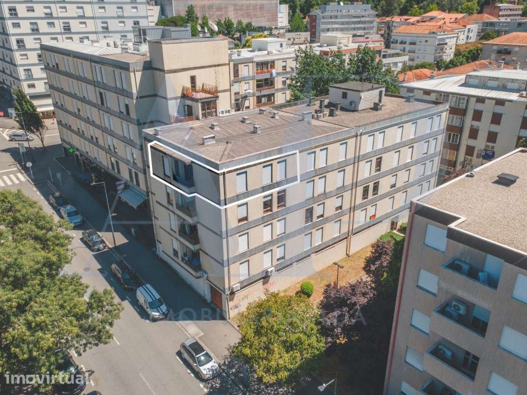 Apartamento T3 na Av. Londres com Garagem - Grande imagem: 2/16