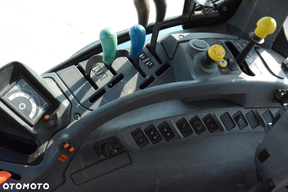 New Holland TSA.135 / 2004r. / Ładowacz czołowy / Tuz / Klima / Super stan - 23