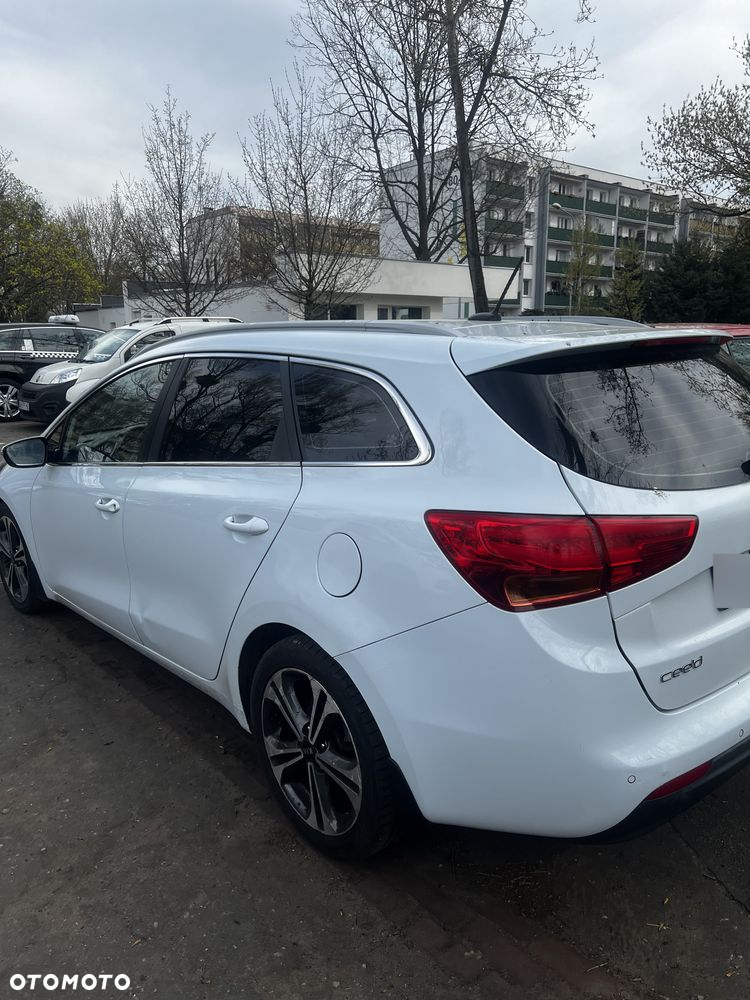 Kia Ceed 1.6 CRDi 128 ISG SW Platinum Edition - 15