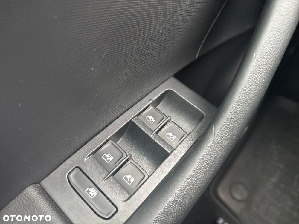 Skoda RAPID Spb 1.2 TSI Ambition - 22