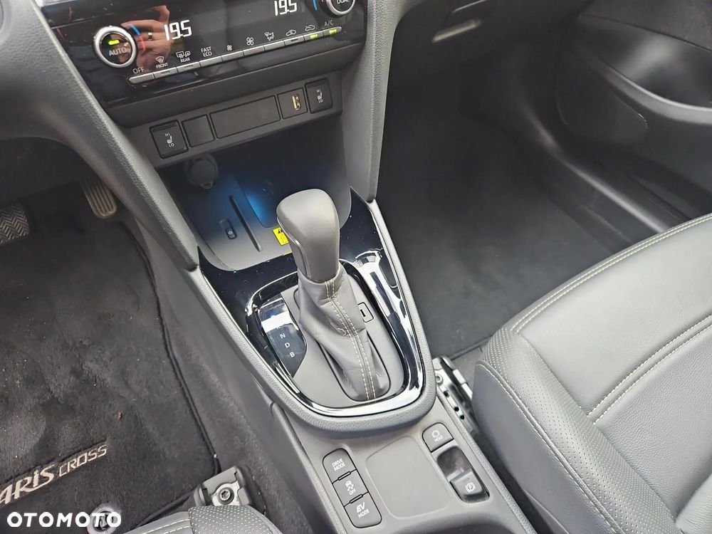 Toyota Yaris Cross Hybrid 1.5 Premiere Edition - 14