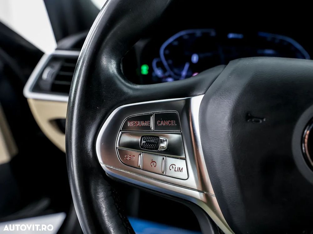 BMW Seria 3 320e AT PHEV - 24