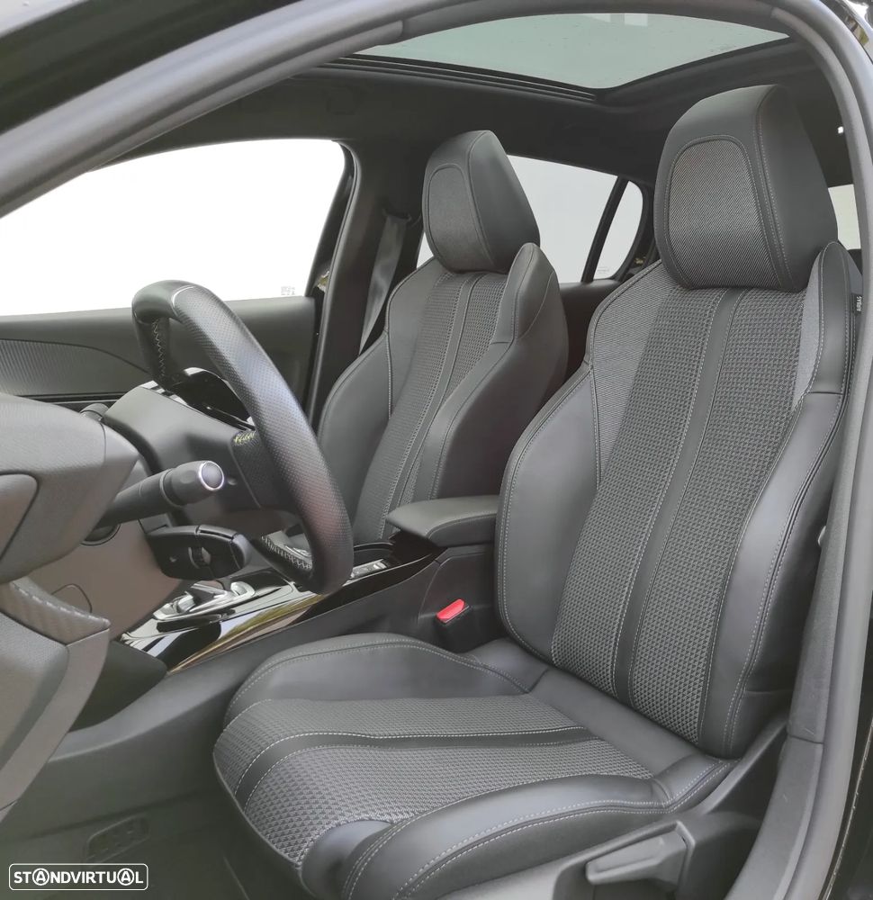 Peugeot e-208 GT - 21