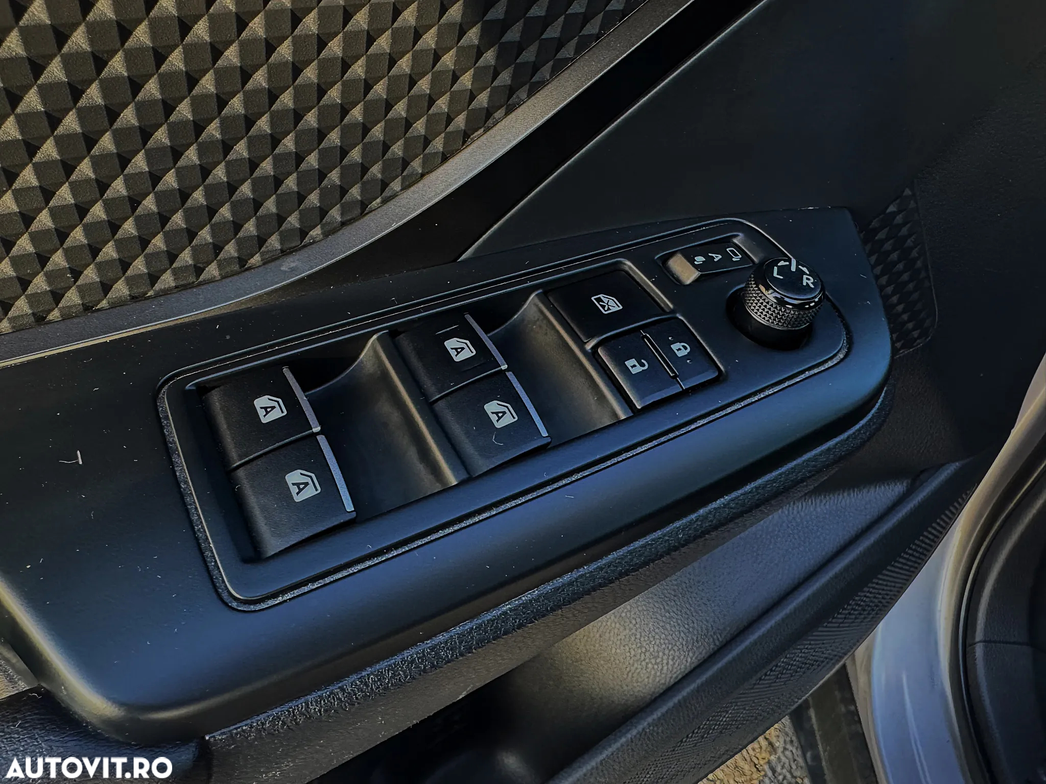Toyota C-HR Hybrid Business-Edition - 16