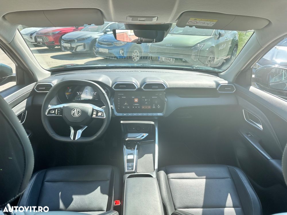 MG ZS HEV 1.5 GSI AT Exclusive - 11